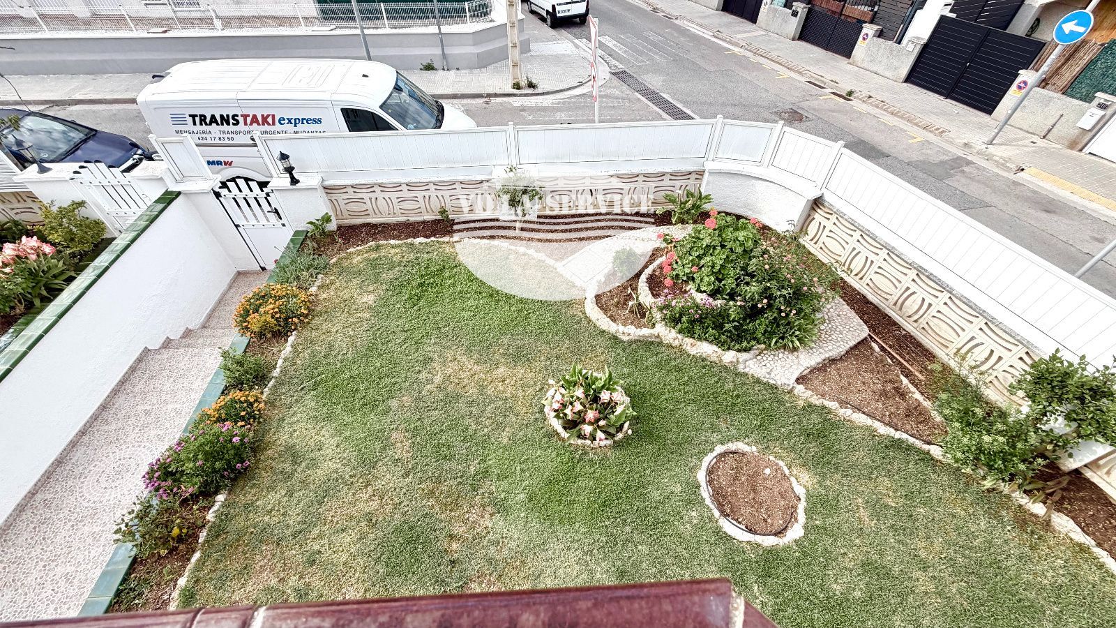 image ADOSADA ESQUINERA CON JARDIN, A 250 M DE LA PLAYA EN CUNIT 52
