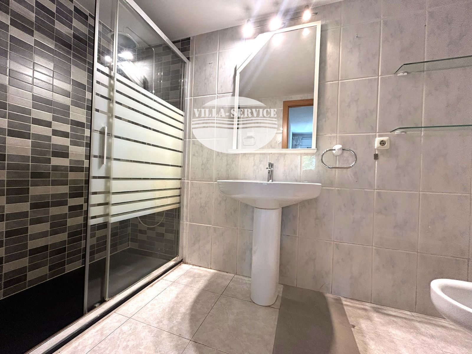 image Piso en venta con piscina en Calafell 28