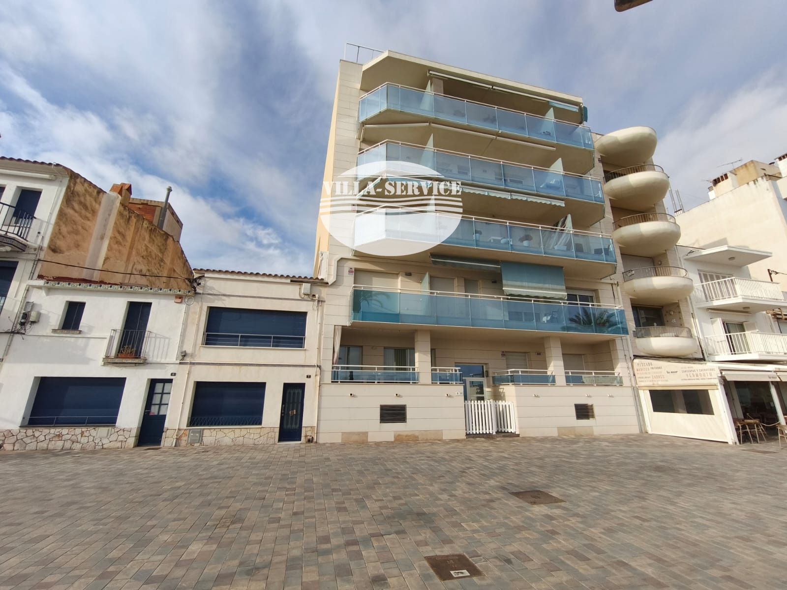 GRAN PISO FRONTAL AL MAR EN CALAFELL, TRAJO DE L´ESPINETA