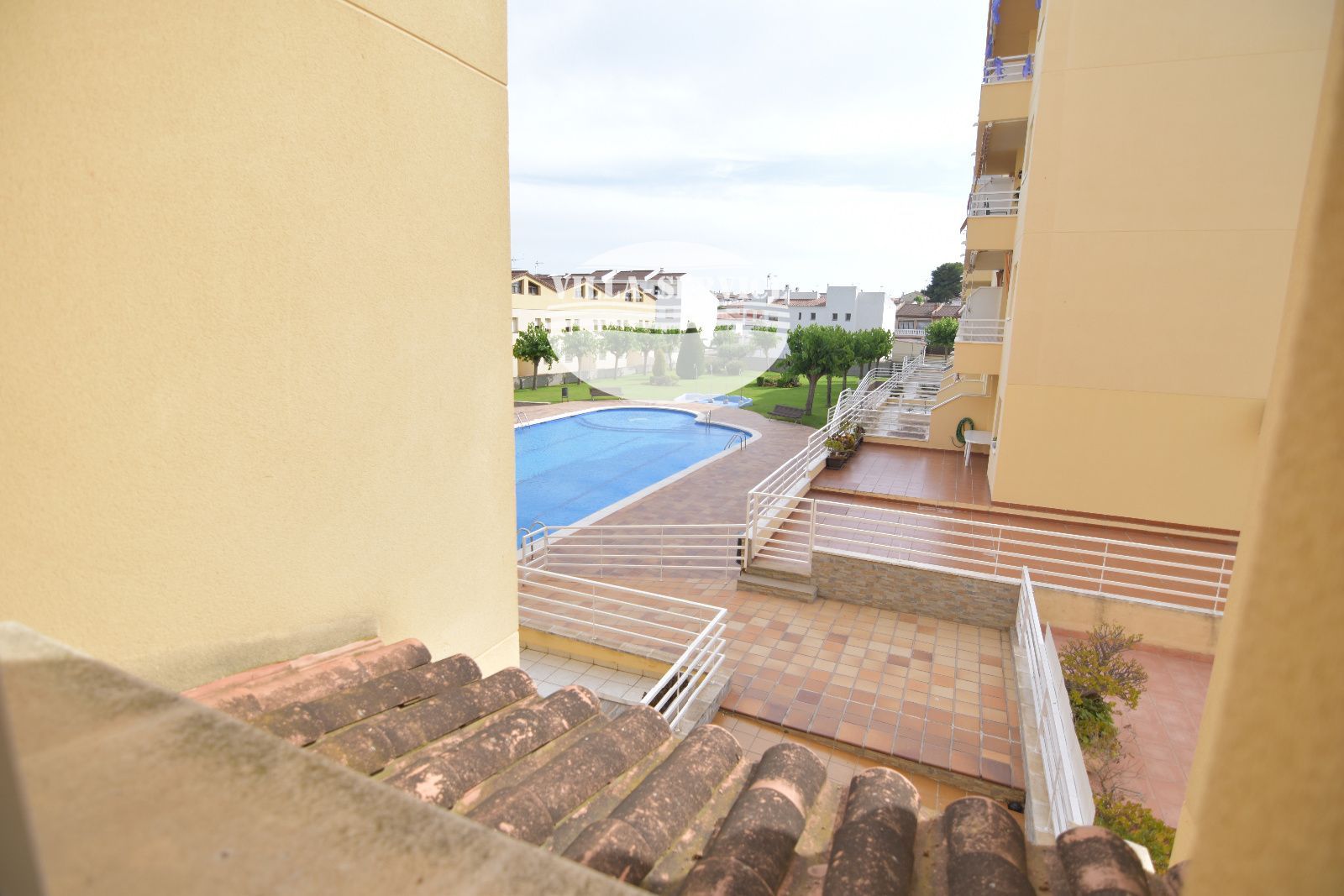 image Vive junto al mar: piso exterior con terraza, piscina comunitaria y todos los servicios. 17