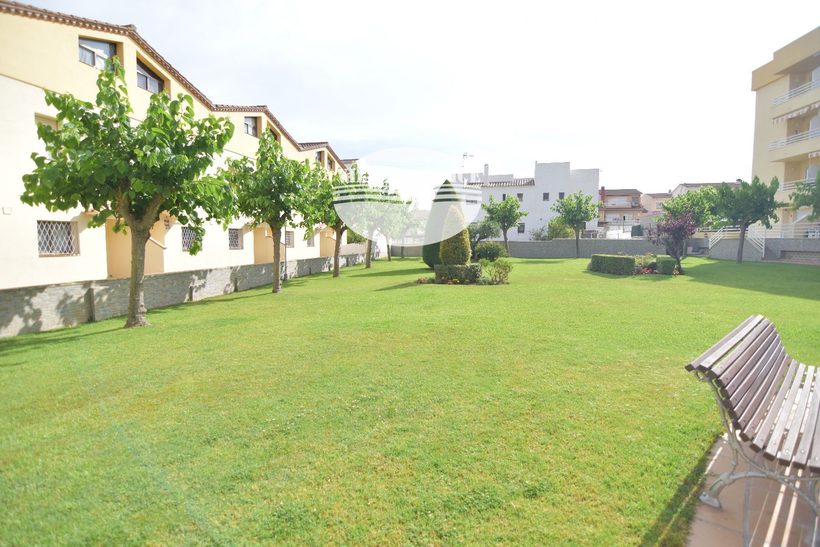 image Vive junto al mar: piso exterior con terraza, piscina comunitaria y todos los servicios. 3