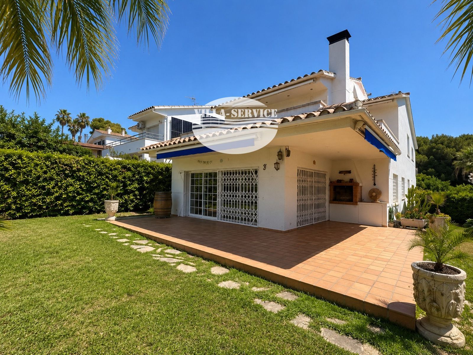 image Magnifica casa junto al mar 1