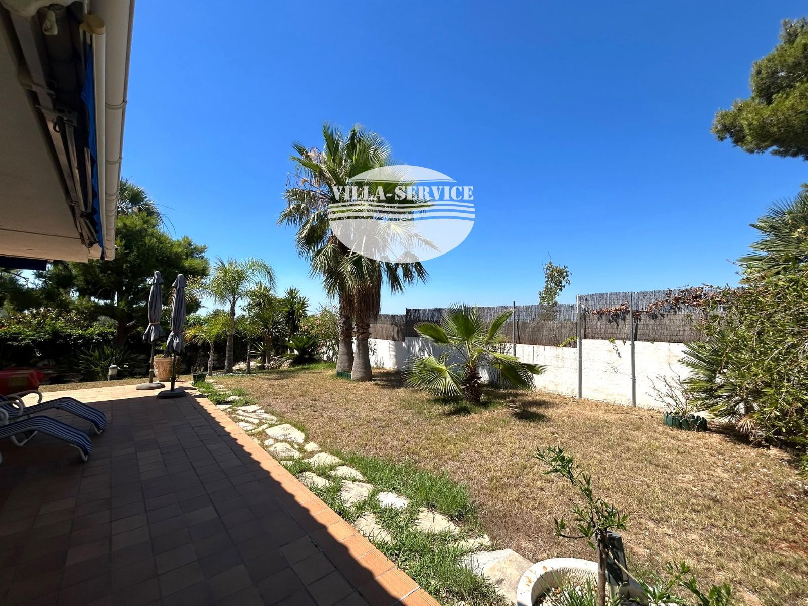 image Magnifica casa junto al mar 6