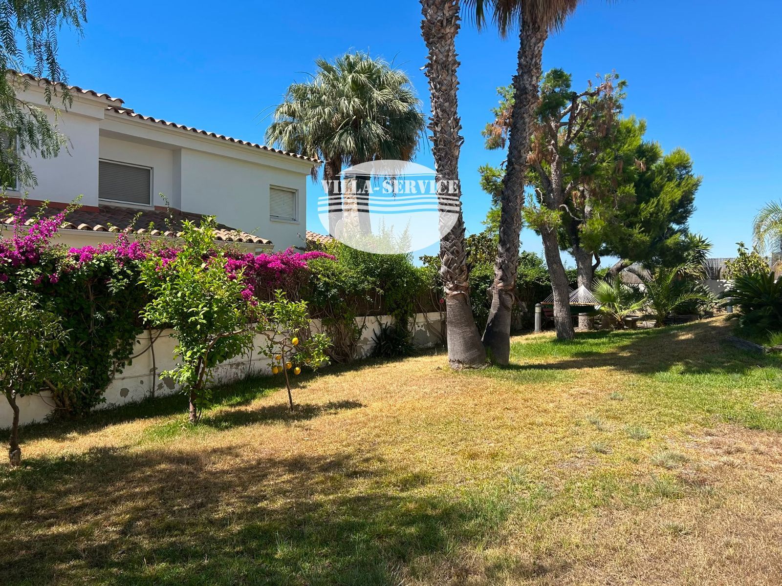 image Magnifica casa junto al mar 10