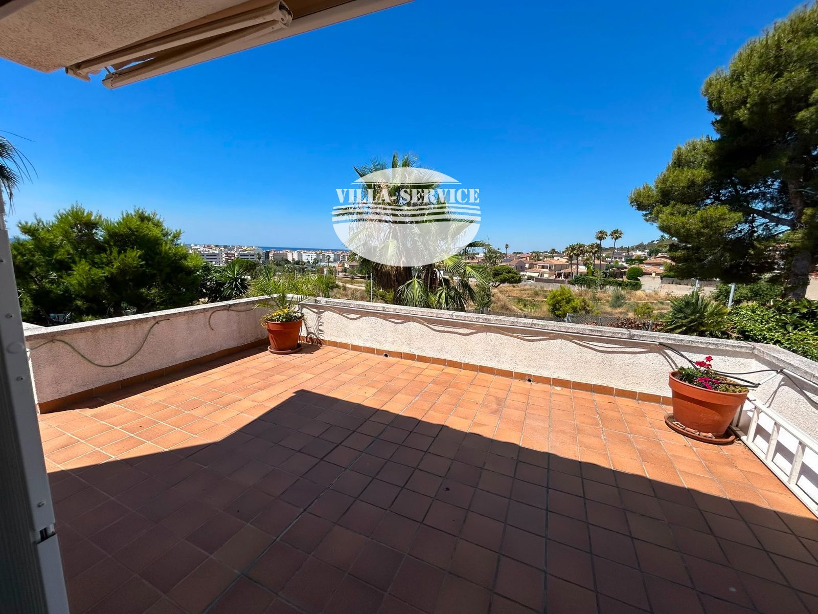 image Magnifica casa junto al mar 44