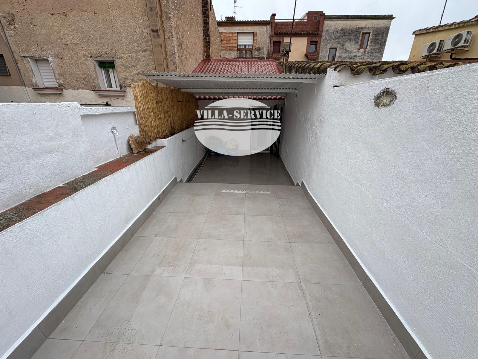 Casa de pueblo totalmente reformada con gran terraza en el corazón de El Vendrell