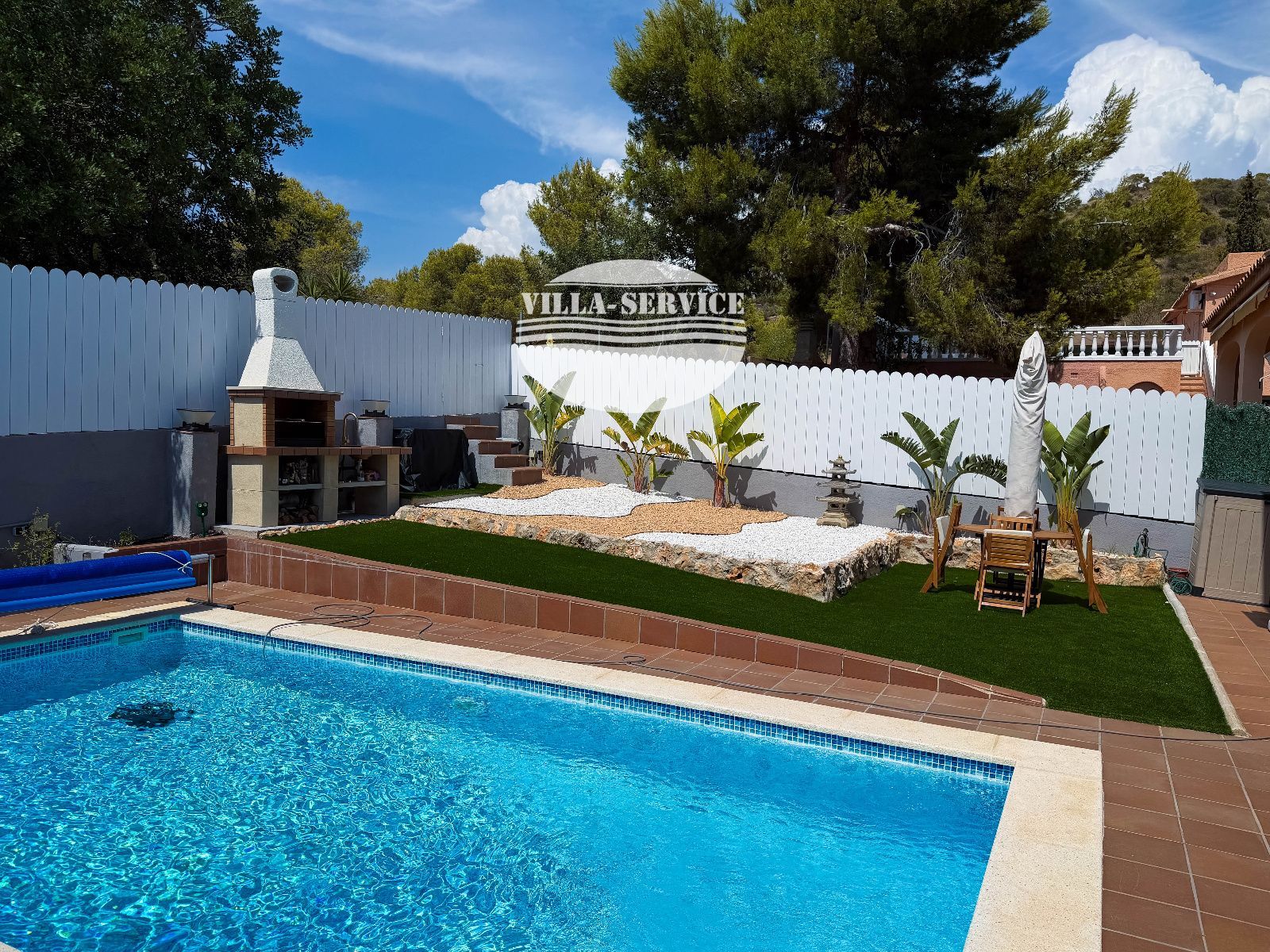 Chalet de 6 hab. con piscina y placas solares