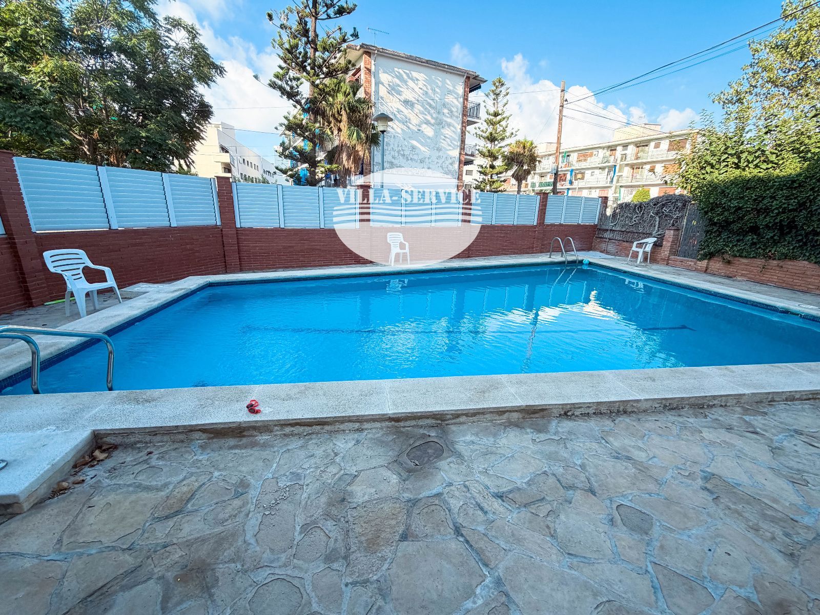 image Piso de 2 hab. con piscina en El Vendrell 28