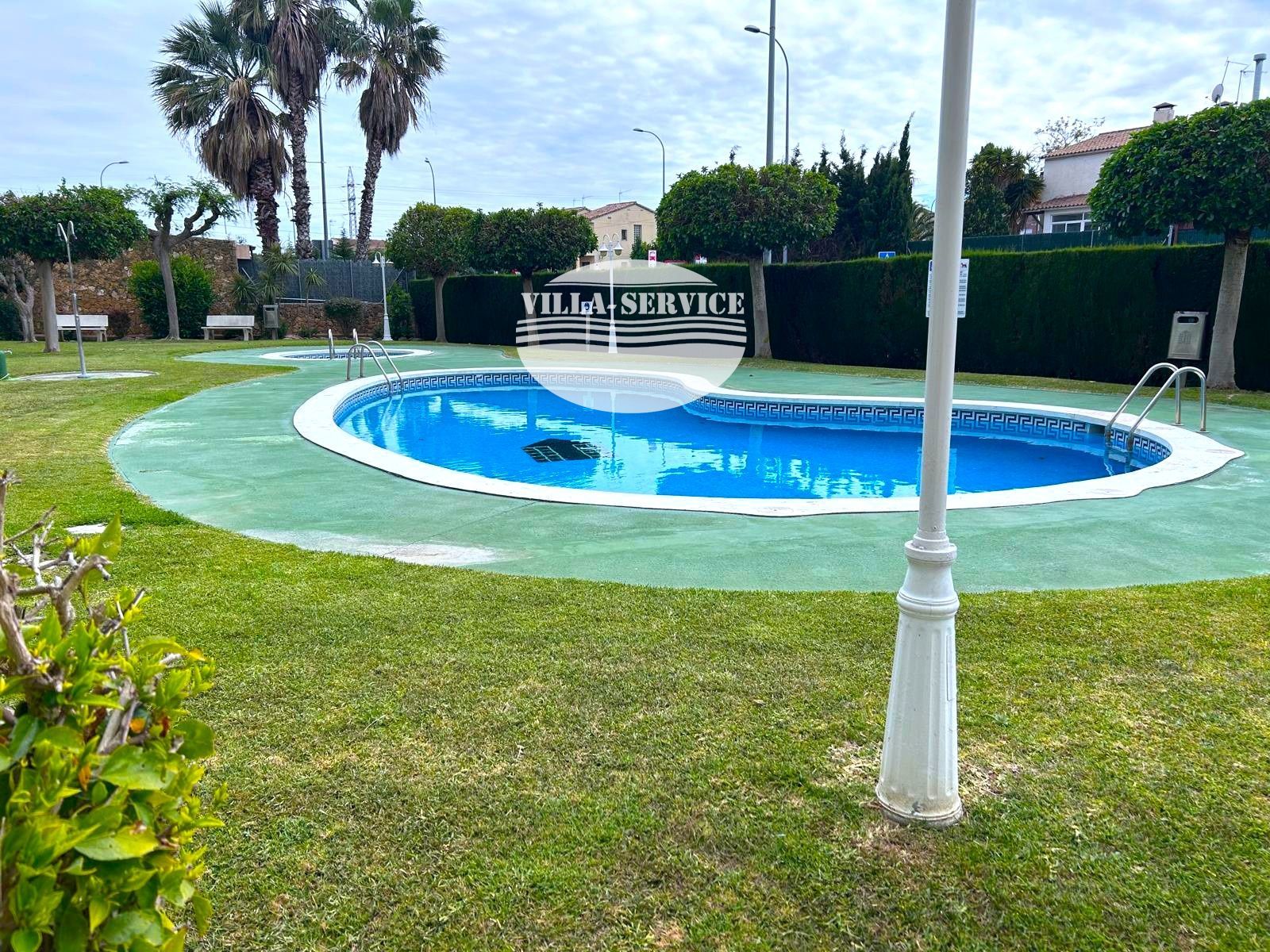 image Planta baja con jardín en la Urbanización Poblamar 8