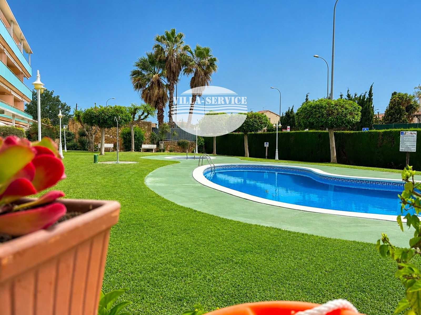 Planta baja con jardín en la Urbanización Poblamar