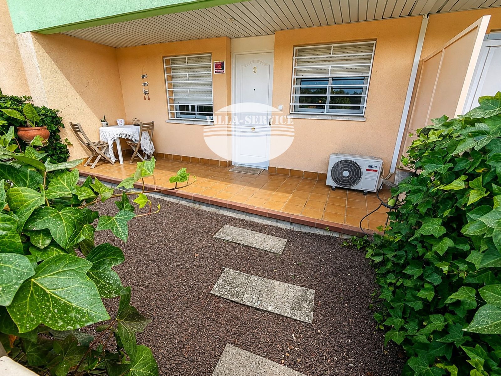 image Planta baja con jardín en la Urbanización Poblamar 9