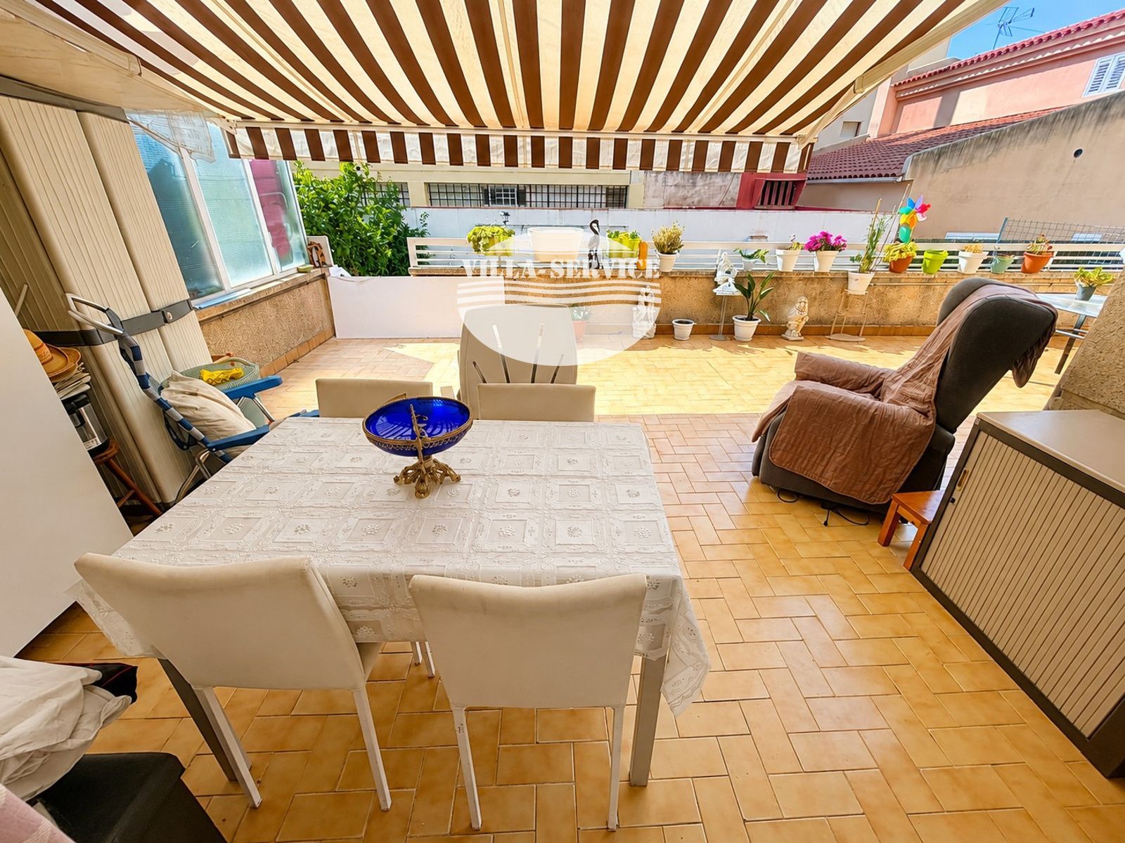 image Planta baja con gran terraza, parking y trastero a pocos metros de la playa 1
