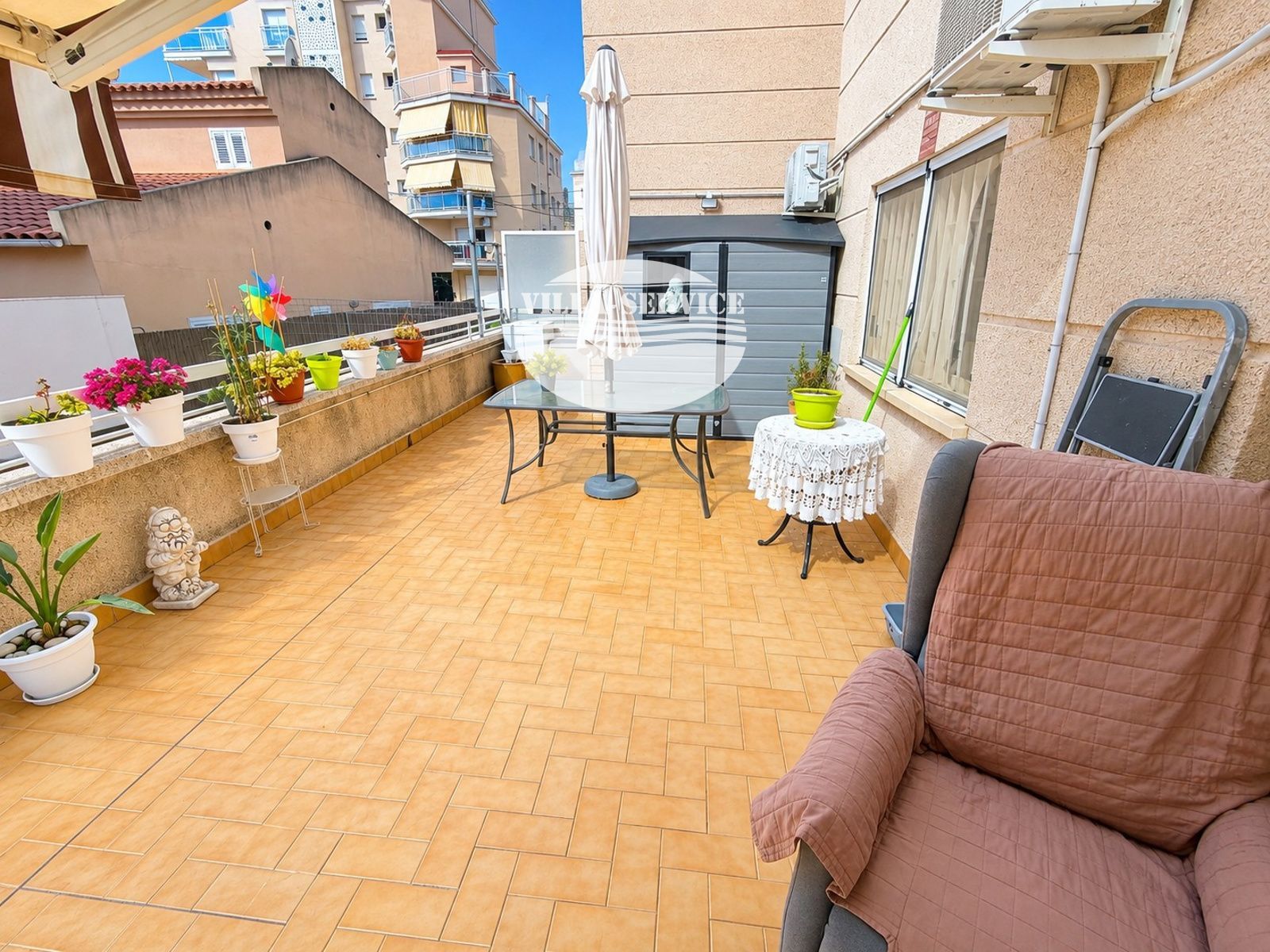 image Planta baja con gran terraza, parking y trastero a pocos metros de la playa 3