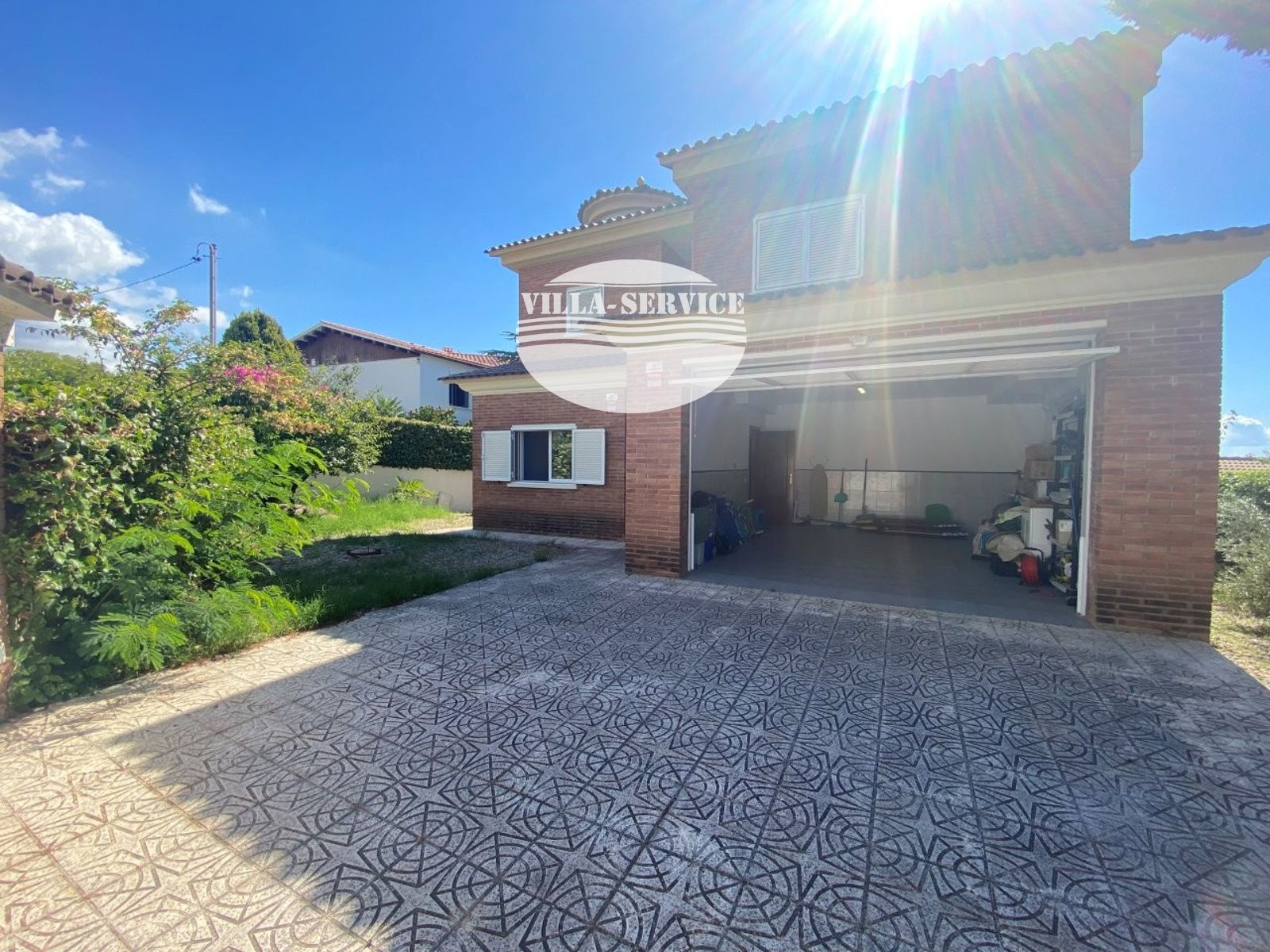 image VENTA DE CHALET INDEPENDIENTE DE 4 DORMITORIOS / 3 BAÑOS Y PISCINA PROPIA 2