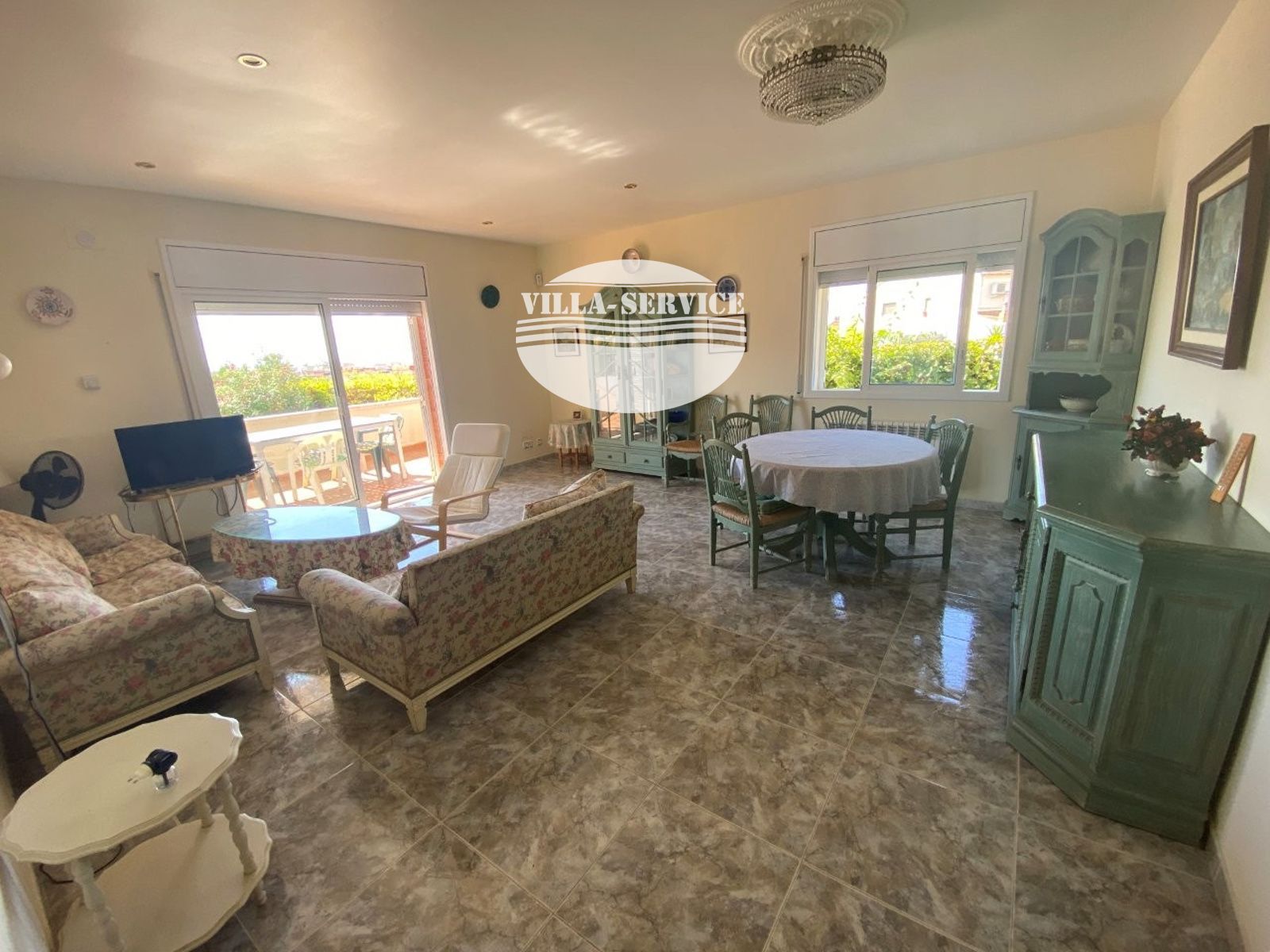 image VENTA DE CHALET INDEPENDIENTE DE 4 DORMITORIOS / 3 BAÑOS Y PISCINA PROPIA 10