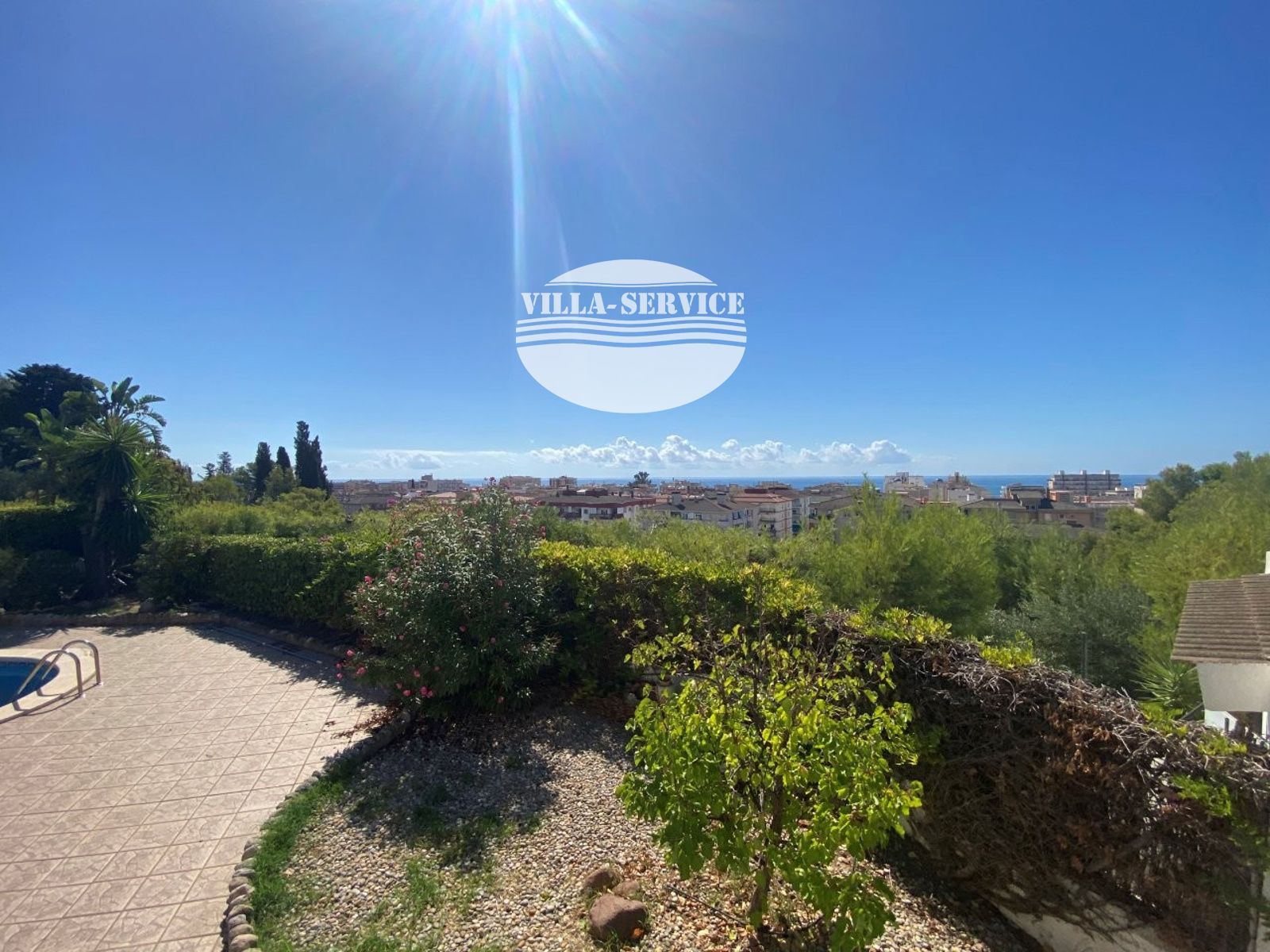 image VENTA DE CHALET INDEPENDIENTE DE 4 DORMITORIOS / 3 BAÑOS Y PISCINA PROPIA 16