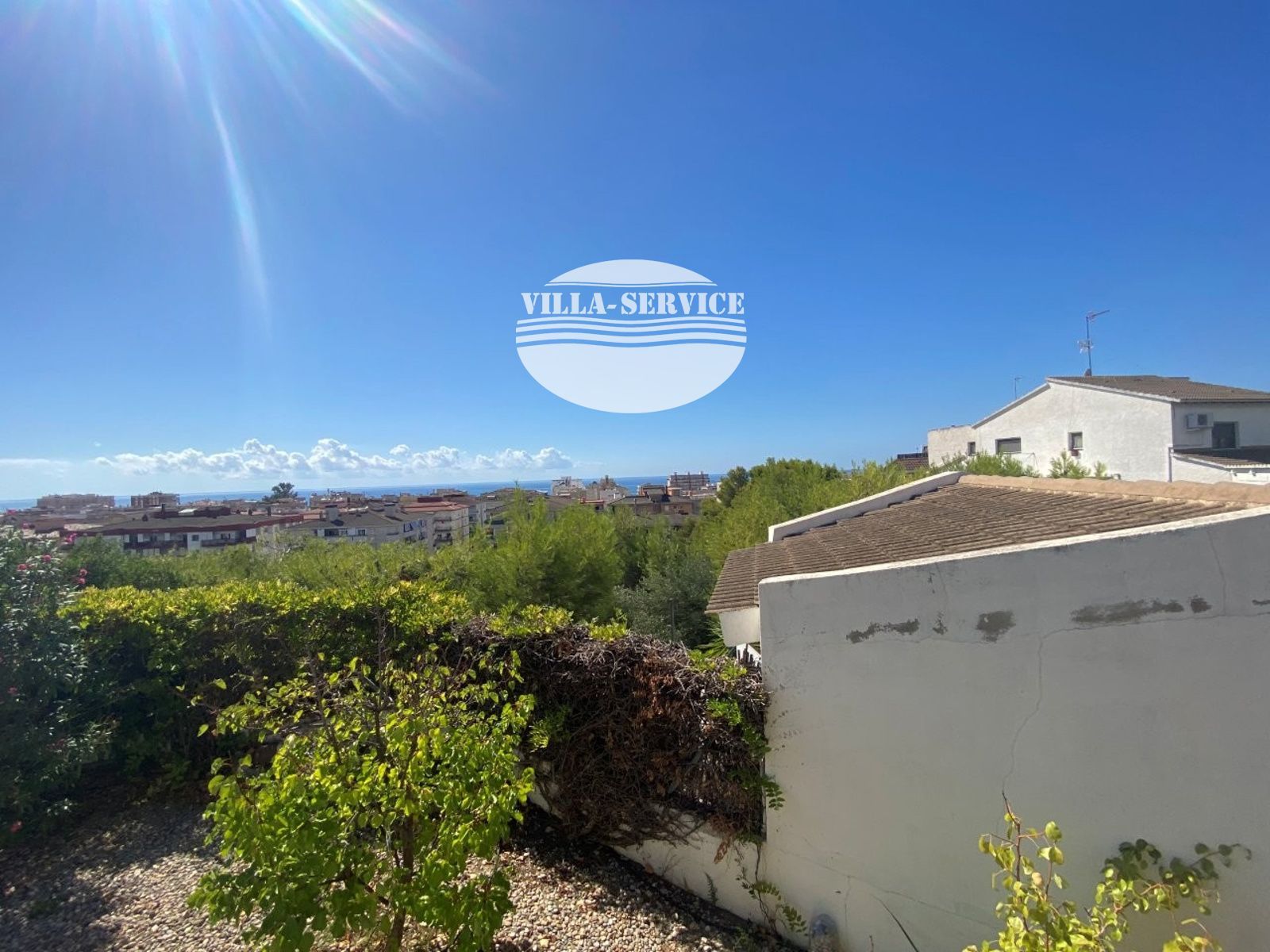 image VENTA DE CHALET INDEPENDIENTE DE 4 DORMITORIOS / 3 BAÑOS Y PISCINA PROPIA 17