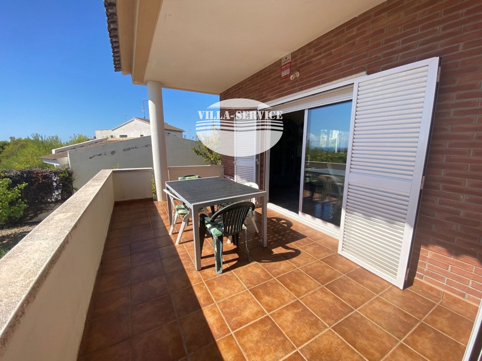 image VENTA DE CHALET INDEPENDIENTE DE 4 DORMITORIOS / 3 BAÑOS Y PISCINA PROPIA 15