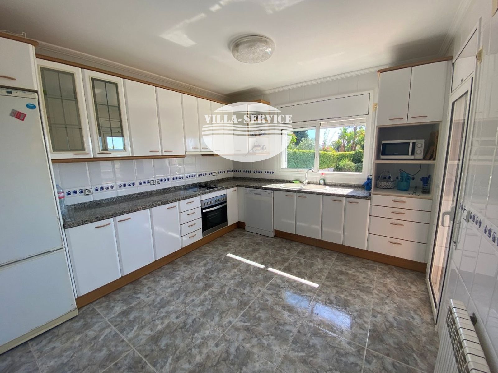 image VENTA DE CHALET INDEPENDIENTE DE 4 DORMITORIOS / 3 BAÑOS Y PISCINA PROPIA 20