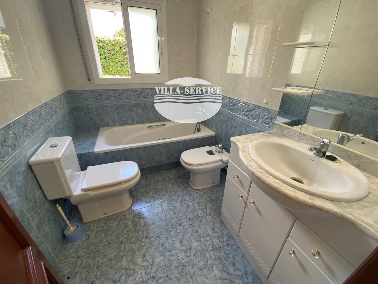image VENTA DE CHALET INDEPENDIENTE DE 4 DORMITORIOS / 3 BAÑOS Y PISCINA PROPIA 24