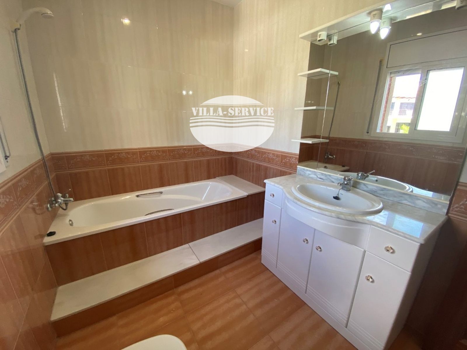 image VENTA DE CHALET INDEPENDIENTE DE 4 DORMITORIOS / 3 BAÑOS Y PISCINA PROPIA 29
