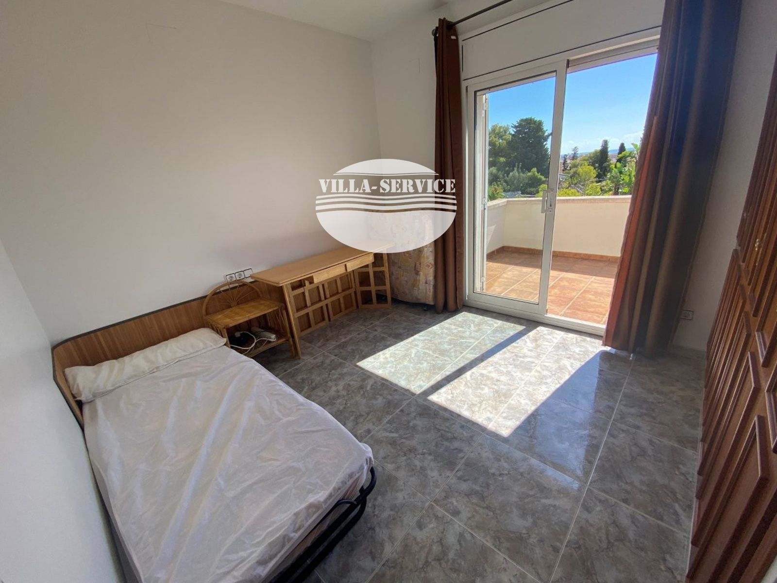 image VENTA DE CHALET INDEPENDIENTE DE 4 DORMITORIOS / 3 BAÑOS Y PISCINA PROPIA 33