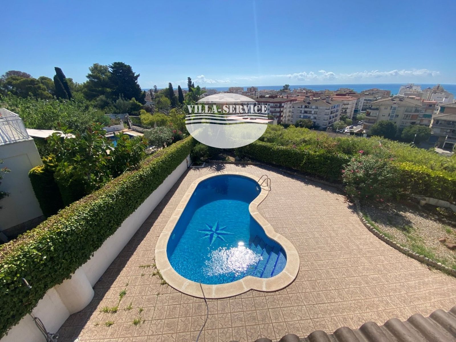 image VENTA DE CHALET INDEPENDIENTE DE 4 DORMITORIOS / 3 BAÑOS Y PISCINA PROPIA 35