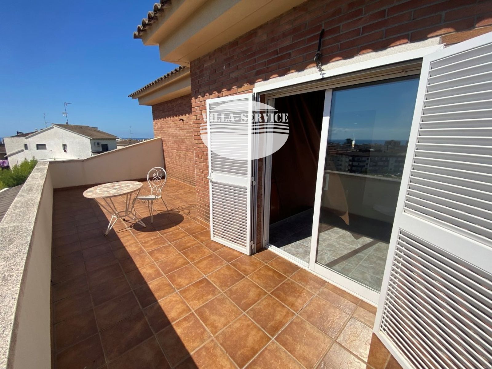 image VENTA DE CHALET INDEPENDIENTE DE 4 DORMITORIOS / 3 BAÑOS Y PISCINA PROPIA 37