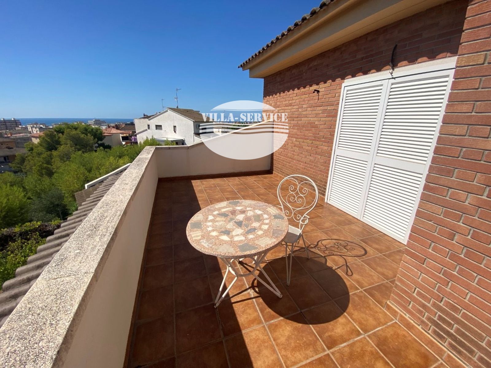 image VENTA DE CHALET INDEPENDIENTE DE 4 DORMITORIOS / 3 BAÑOS Y PISCINA PROPIA 38
