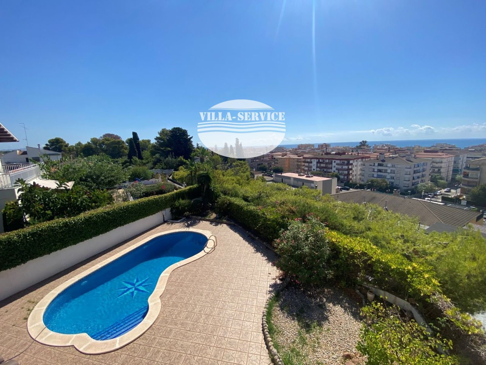 image VENTA DE CHALET INDEPENDIENTE DE 4 DORMITORIOS / 3 BAÑOS Y PISCINA PROPIA 39