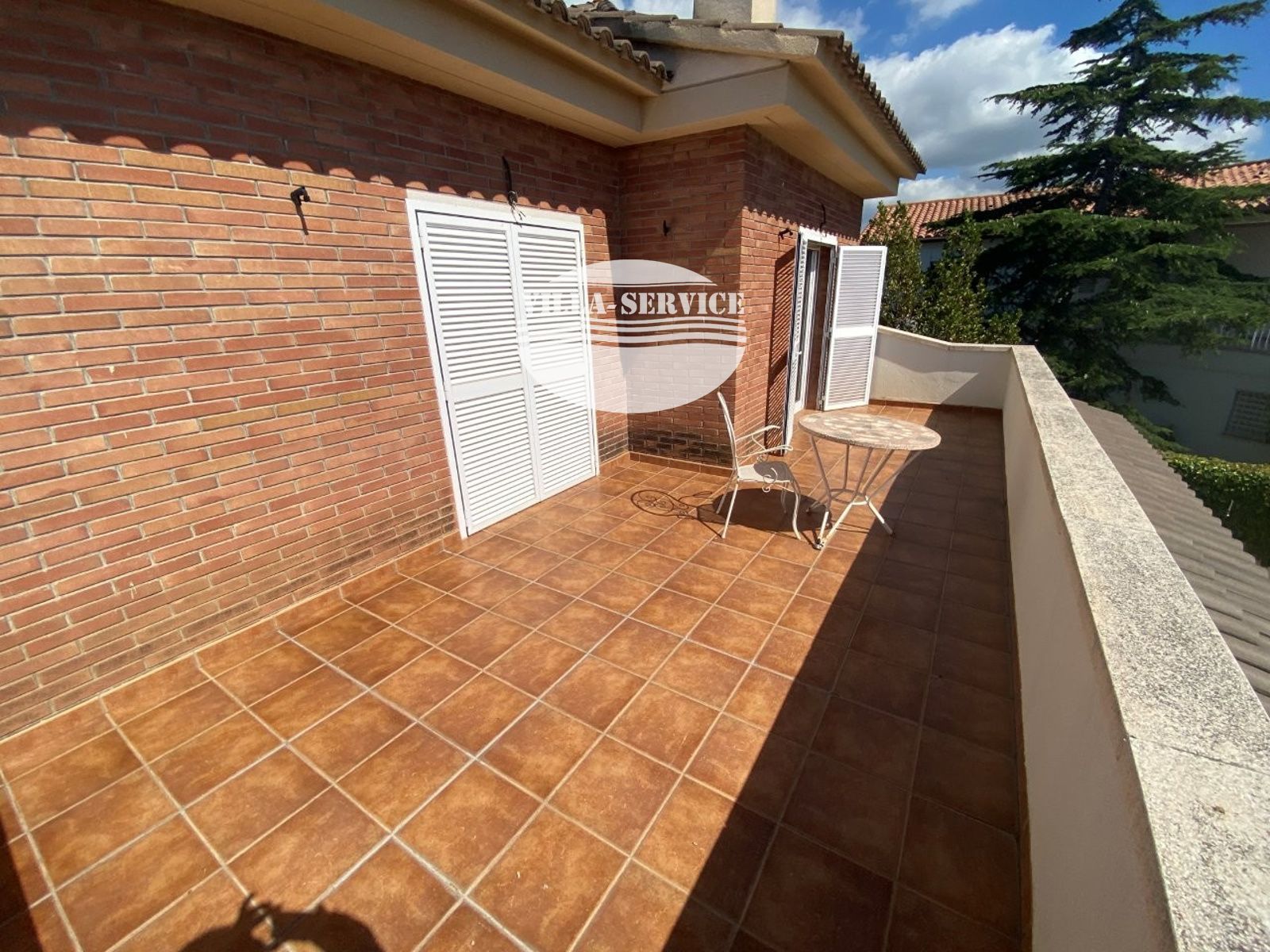 image VENTA DE CHALET INDEPENDIENTE DE 4 DORMITORIOS / 3 BAÑOS Y PISCINA PROPIA 40