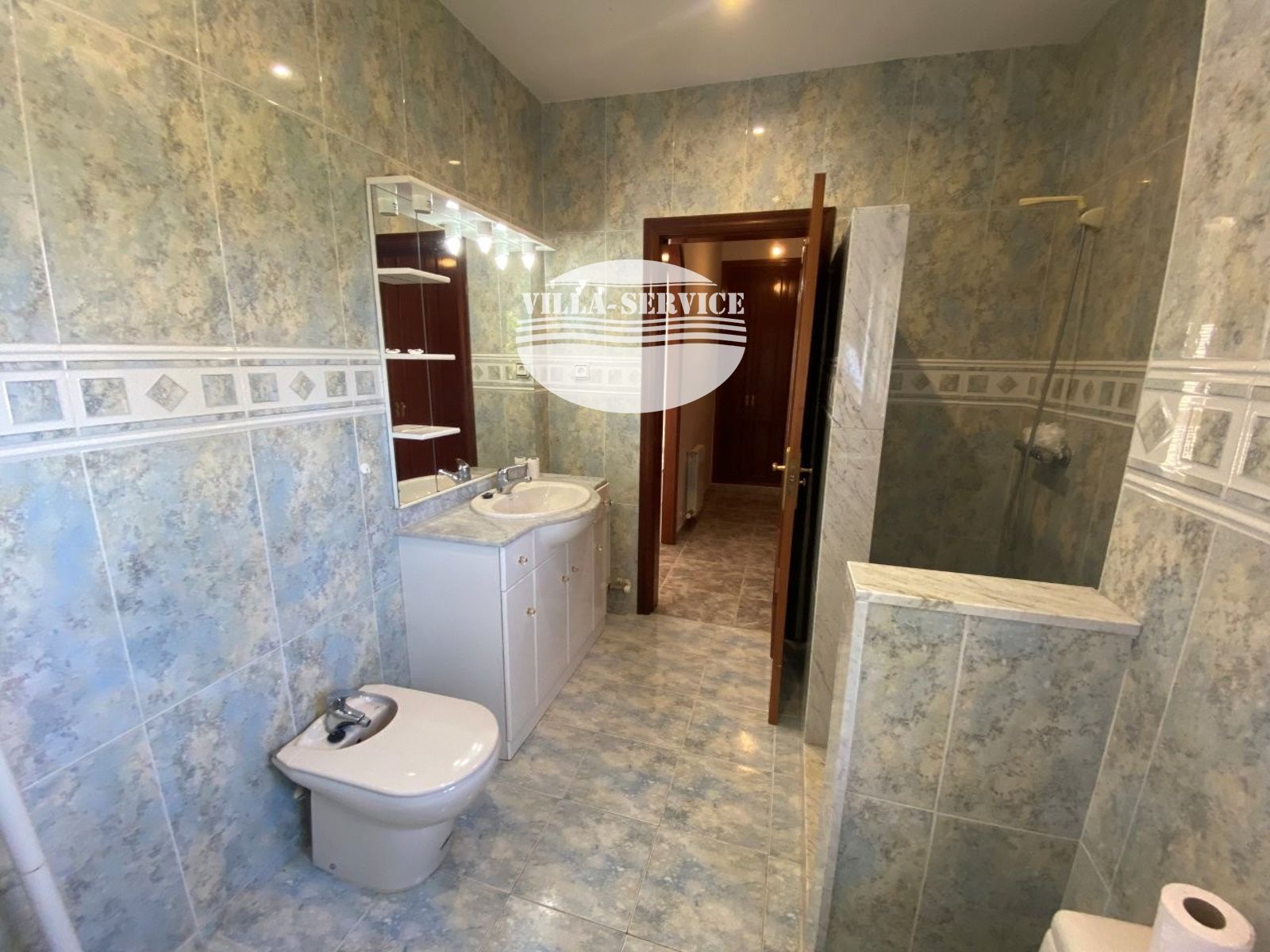 image VENTA DE CHALET INDEPENDIENTE DE 4 DORMITORIOS / 3 BAÑOS Y PISCINA PROPIA 46