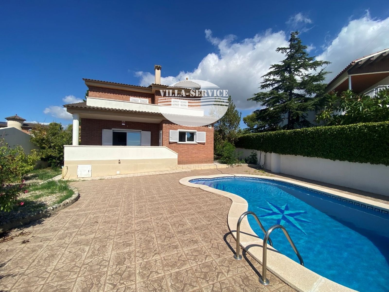 image VENTA DE CHALET INDEPENDIENTE DE 4 DORMITORIOS / 3 BAÑOS Y PISCINA PROPIA 48