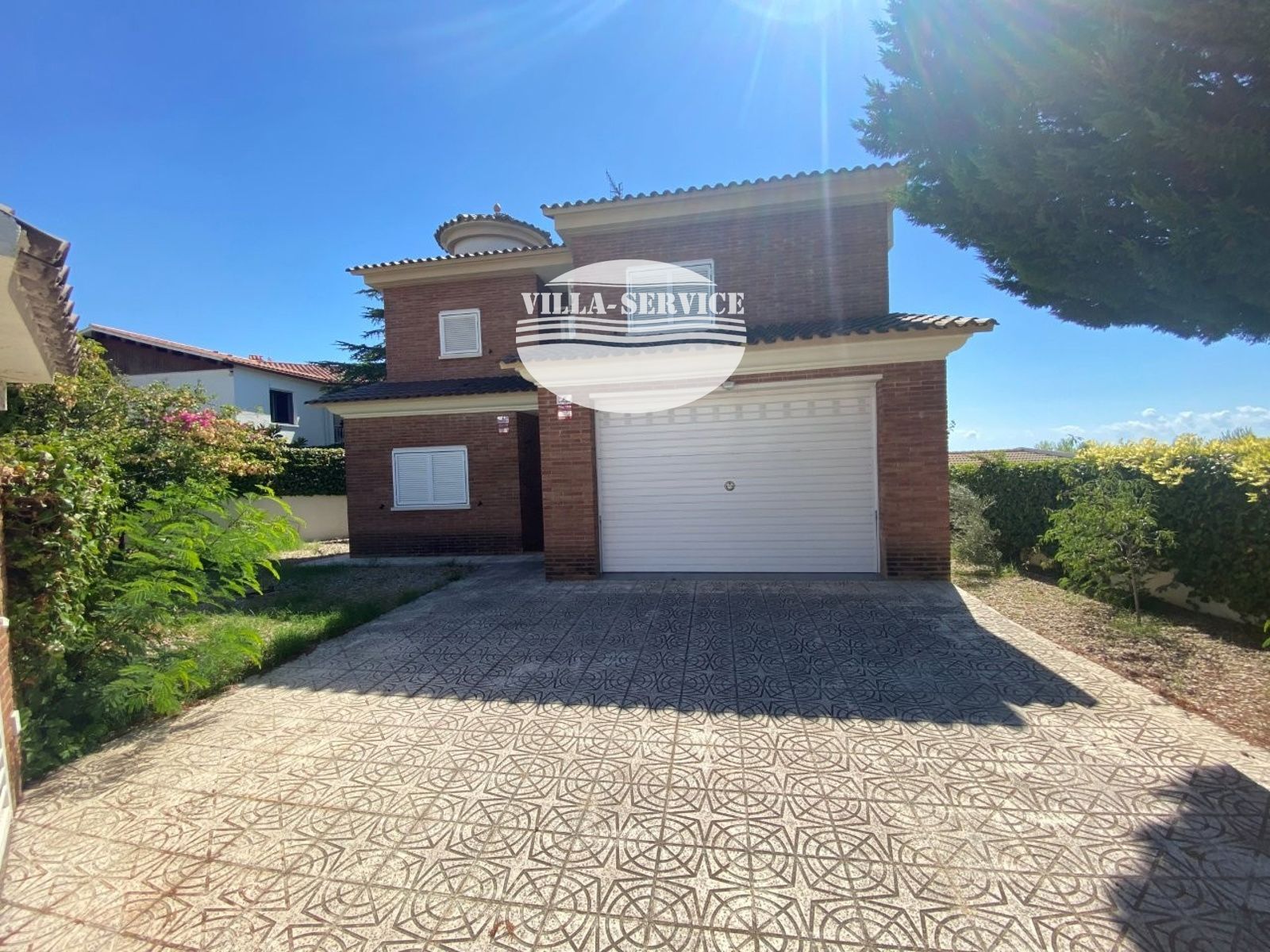 image VENTA DE CHALET INDEPENDIENTE DE 4 DORMITORIOS / 3 BAÑOS Y PISCINA PROPIA 52