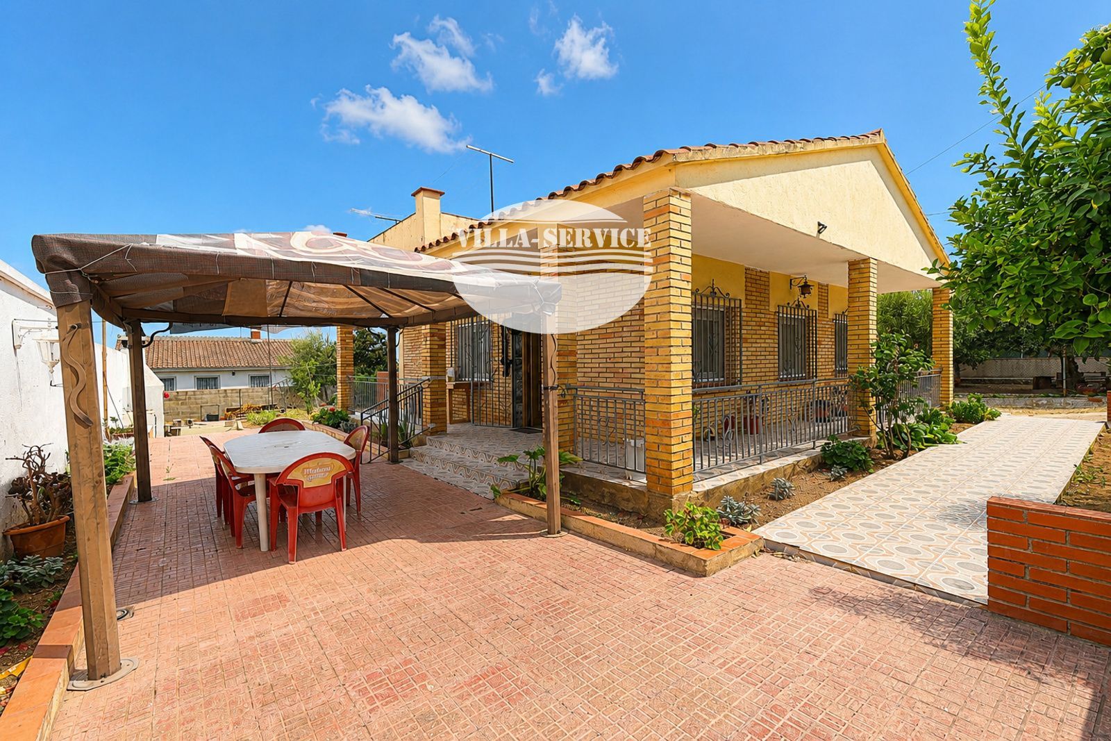 CASA INDEPENDIENTE EN URB. LES PEDRERES SANTA OLIVA