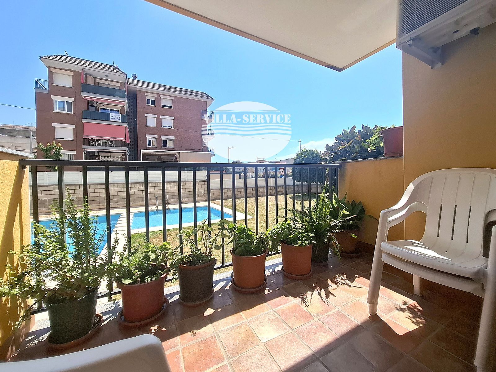 Piso de 3 dormitorios con terraza y piscina cerca del mar en Segur de Calafell