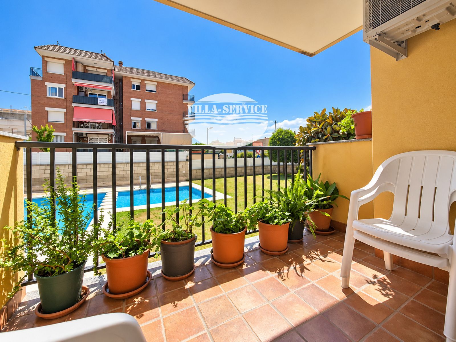 Piso de 3 dormitorios con terraza y piscina cerca del mar en Segur de Calafell