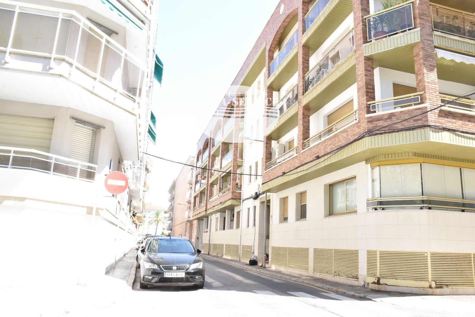 PISO CON PARKING ASCENSOR SEGUNDA LINEA EN CALAFELL