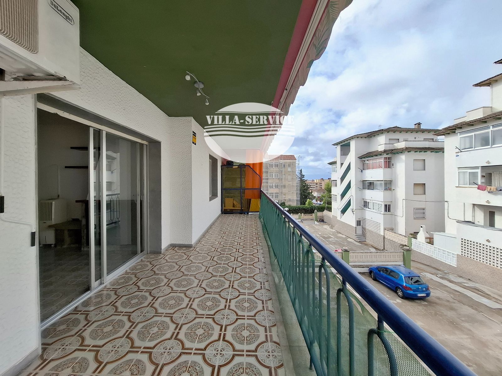 Piso luminoso con 3 habitaciones, chimenea y terraza orientada al sur en Puig Pelós, Cunit
