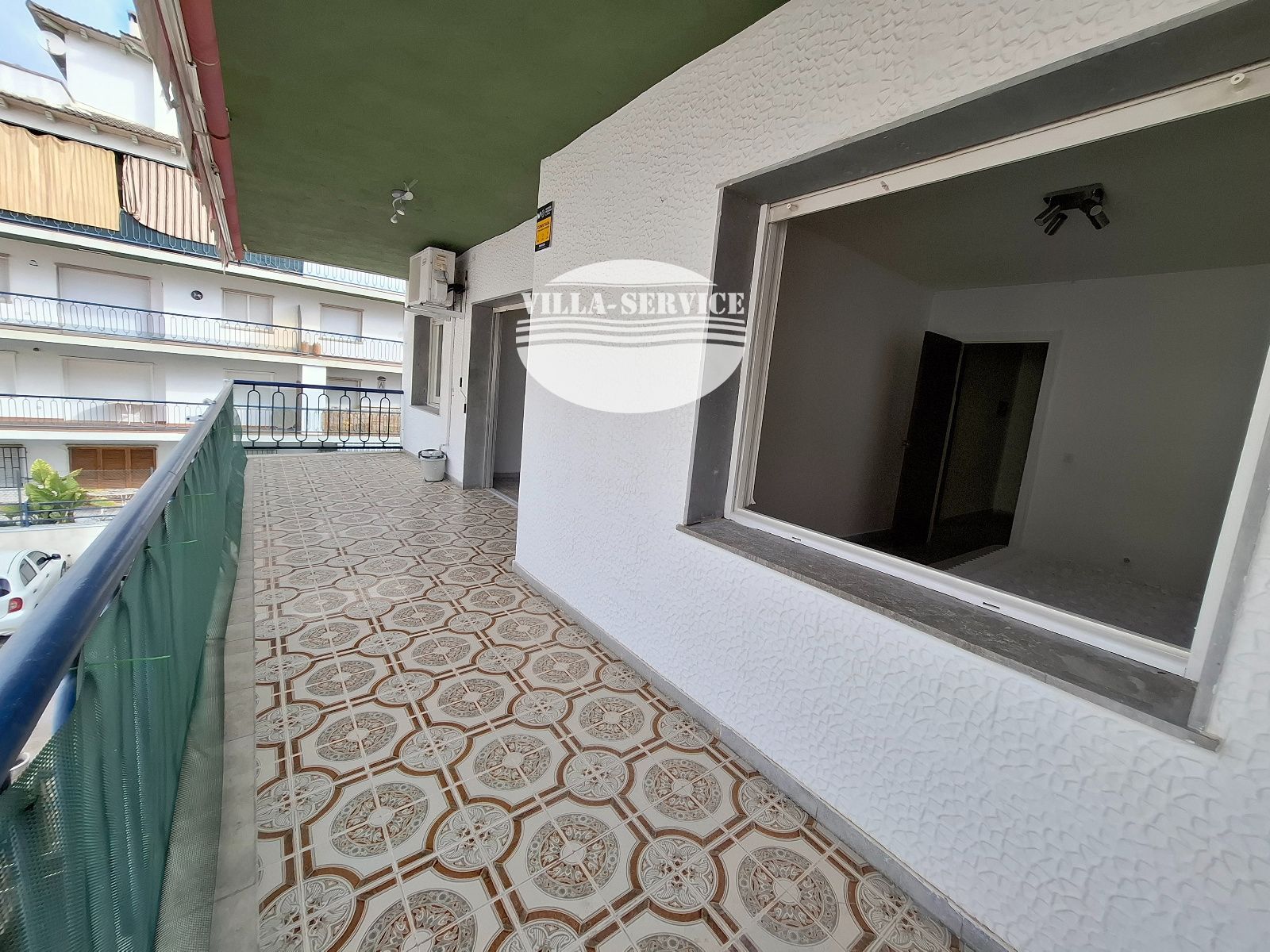 image Piso luminoso con 3 habitaciones, chimenea y terraza orientada al sur en Puig Pelós, Cunit 1