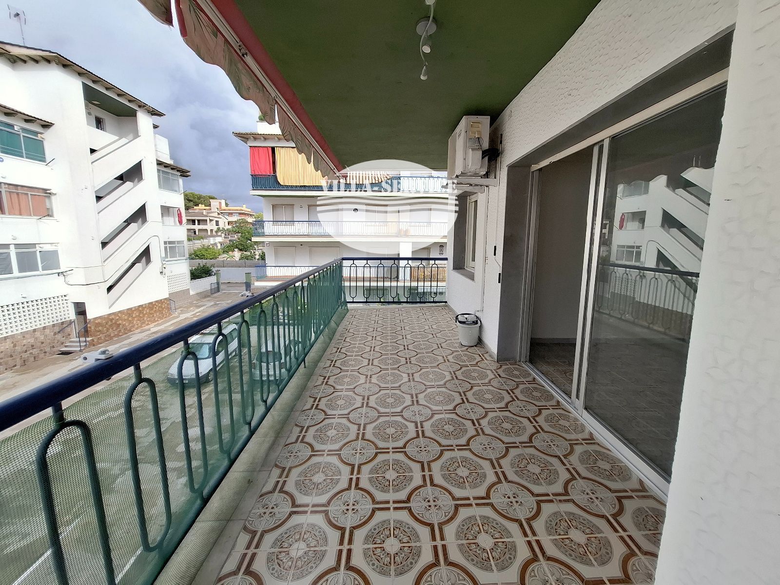 image Piso luminoso con 3 habitaciones, chimenea y terraza orientada al sur en Puig Pelós, Cunit 2