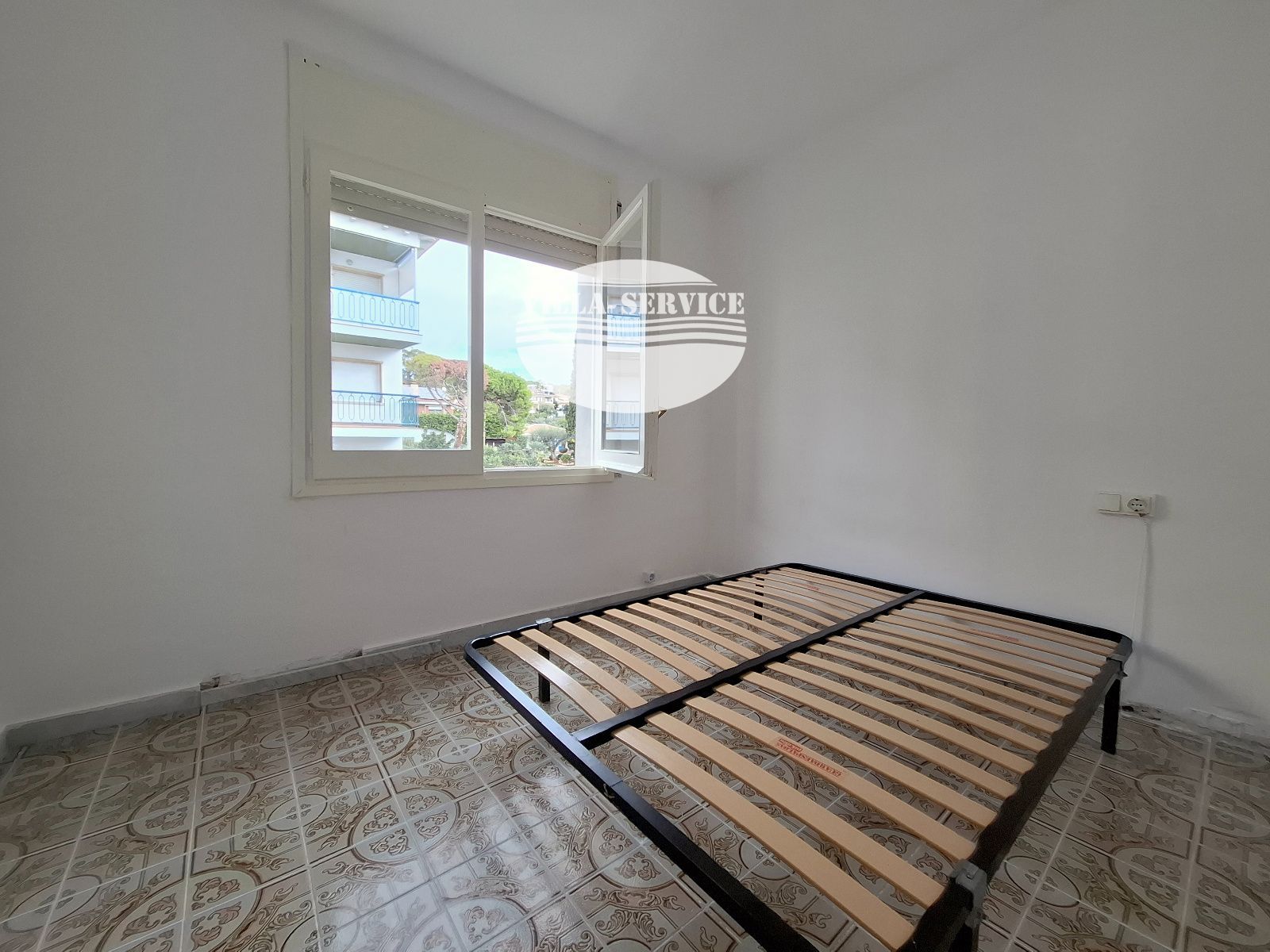 image Piso luminoso con 3 habitaciones, chimenea y terraza orientada al sur en Puig Pelós, Cunit 10