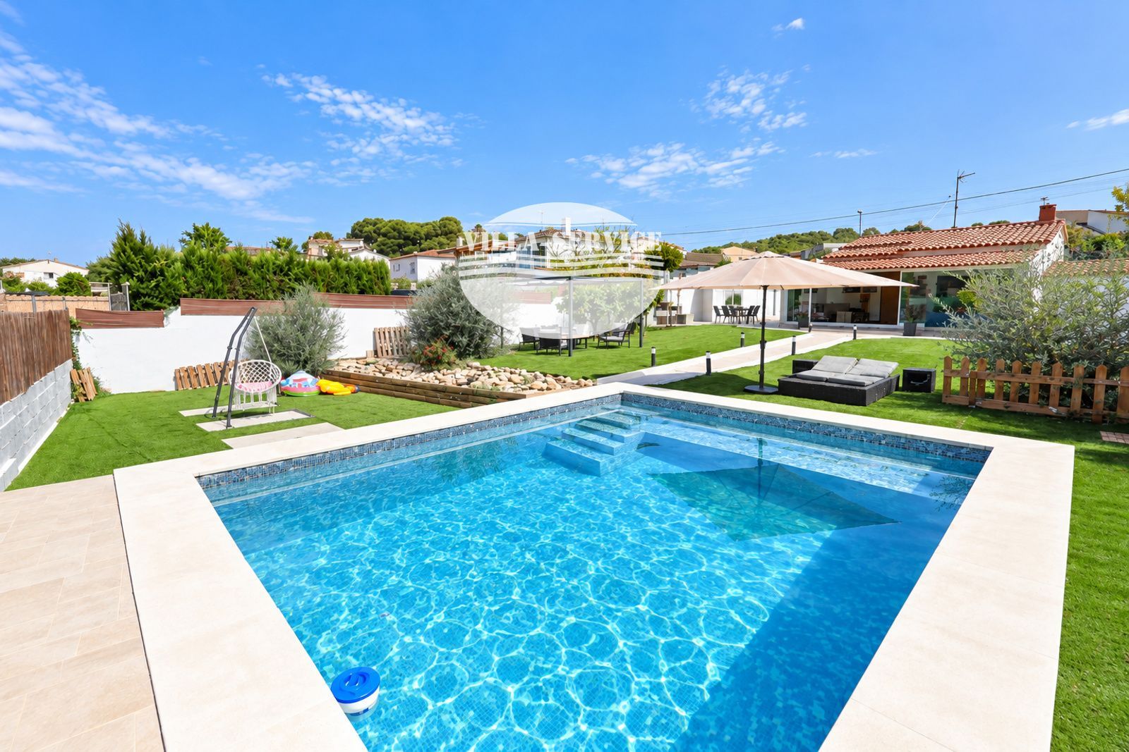 CASA INDEPENDIENTE EN VENTA EN URB. CALAFELL PARK