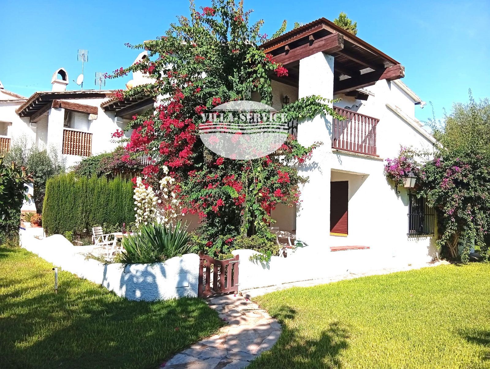 CASA ADOSADA EN ALORDA PARK