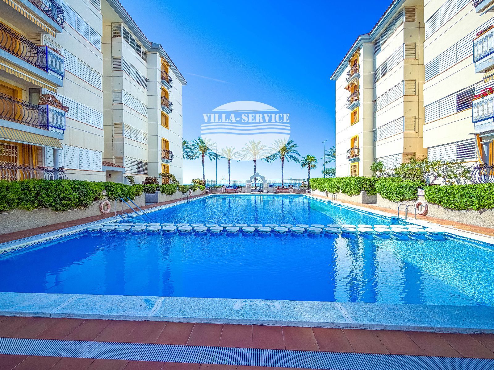 Calafell: piso de 3 habitaciones, piscina y garaje