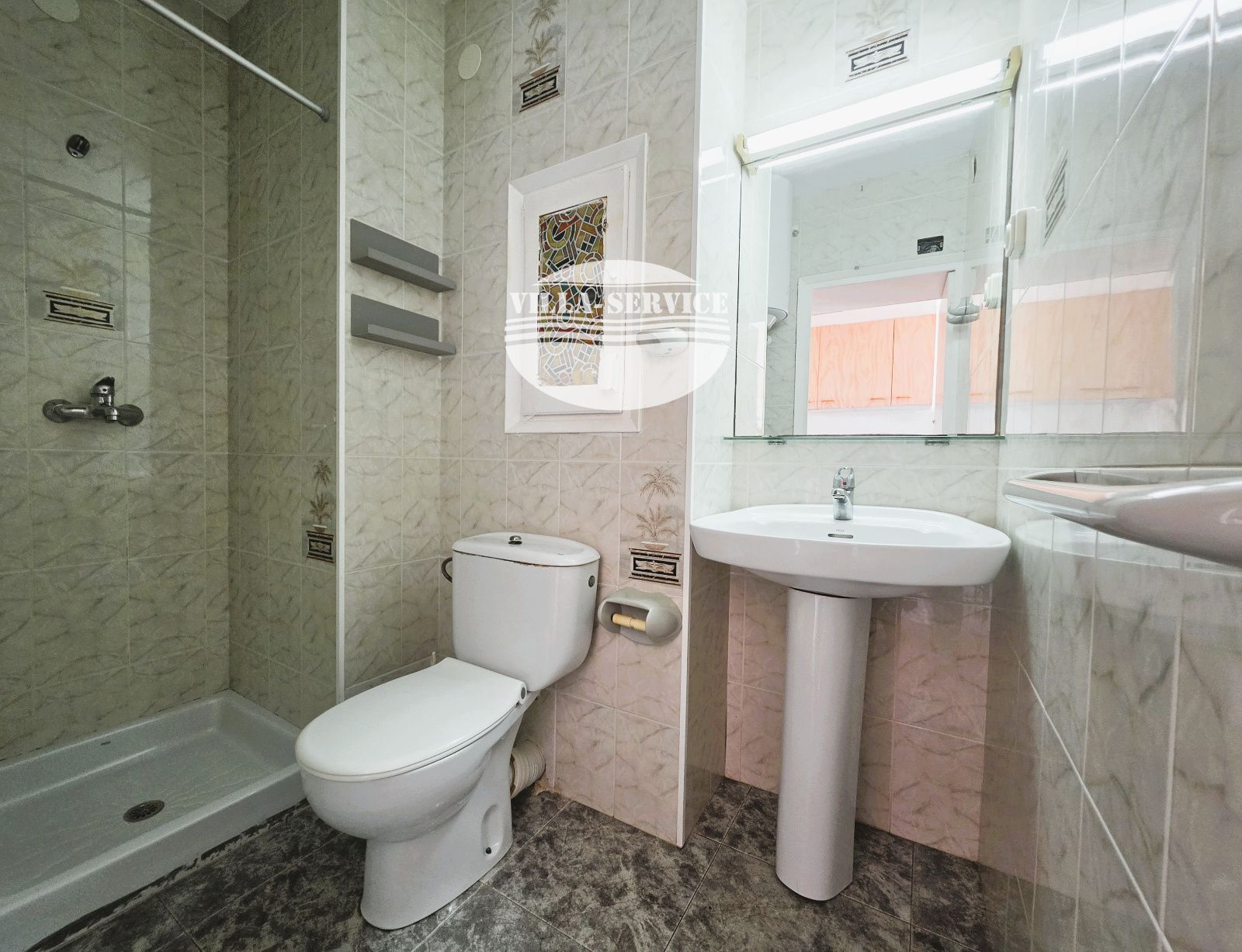 image Apartamento con terraza y ascensor en Segur de Calafell. 16