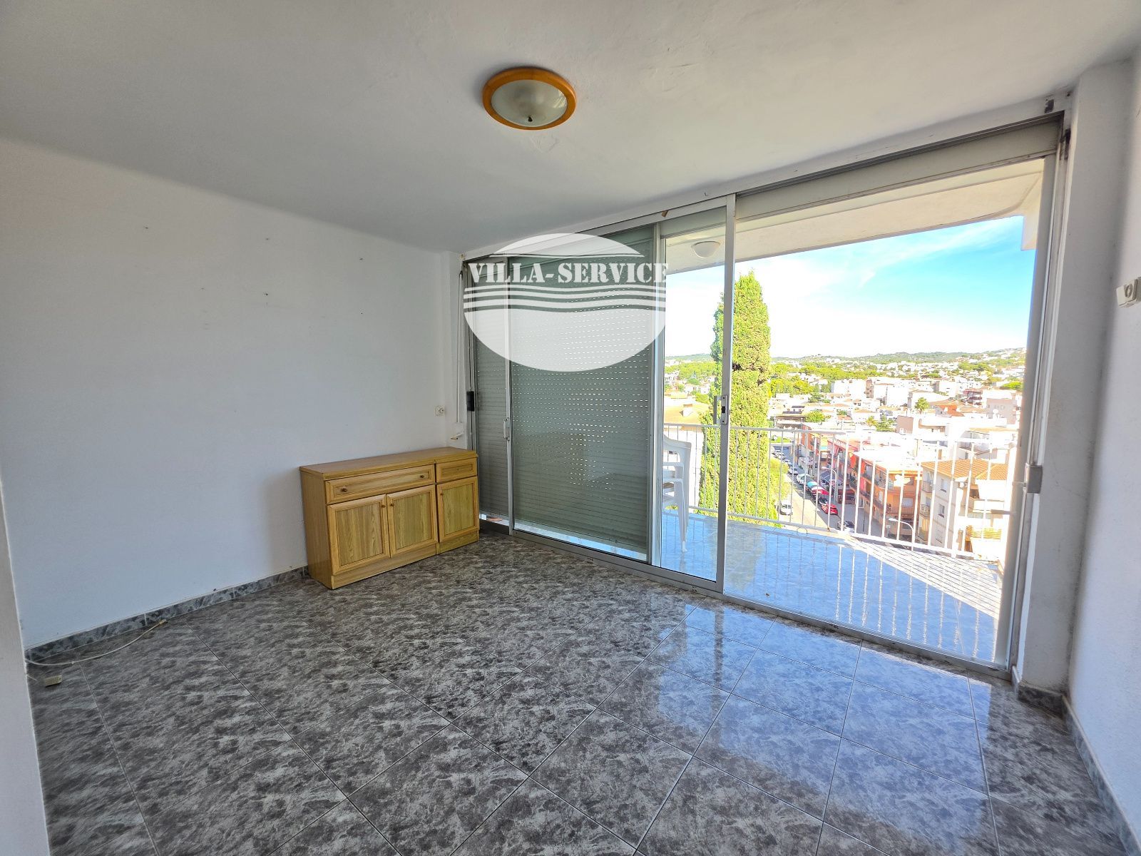image Apartamento con terraza y ascensor en Segur de Calafell. 3