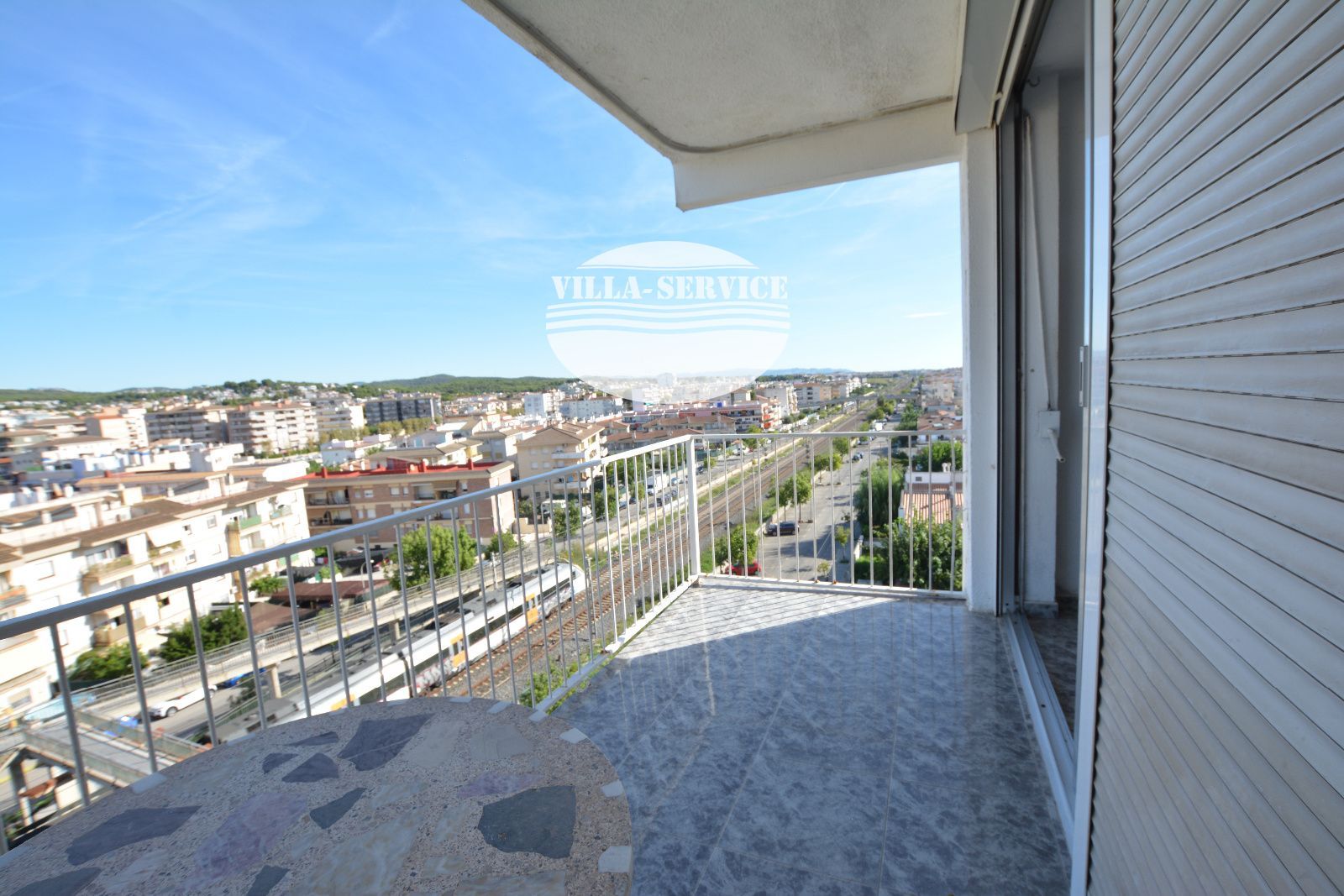 image Apartamento con terraza y ascensor en Segur de Calafell. 2