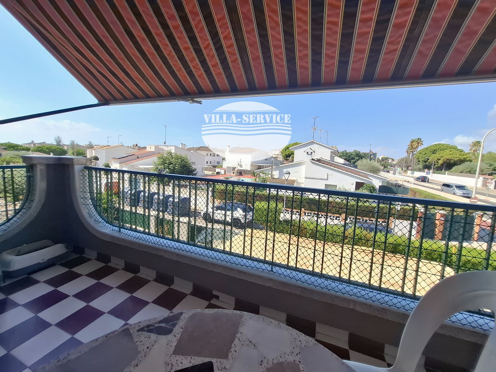 image Piso luminoso con terraza al sur y parking a 400 metros de la playa en Cunit 21