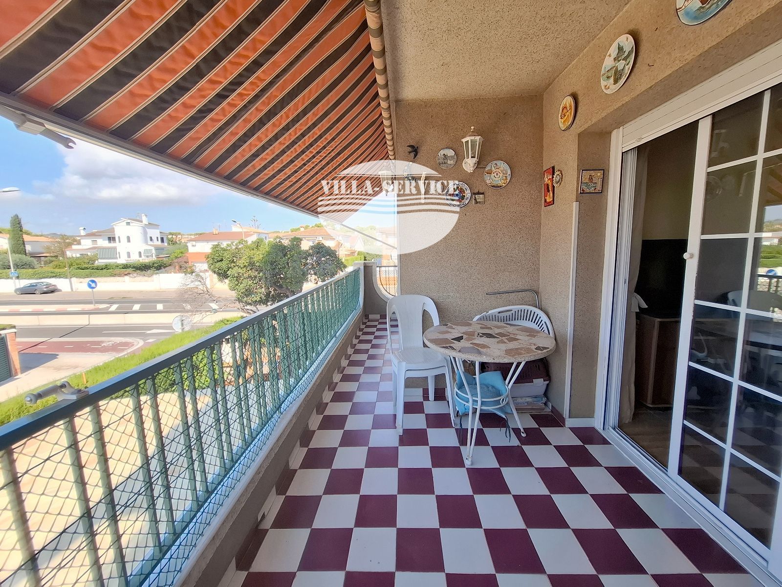 image Piso luminoso con terraza al sur y parking a 400 metros de la playa en Cunit 23